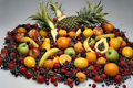 Gyümölcsök (banán, sárgabarack, alma, cseresznye, avokádó, mazsola)